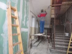 ÚDRŽBA CHODBY OBECNÉHO ÚRADU
